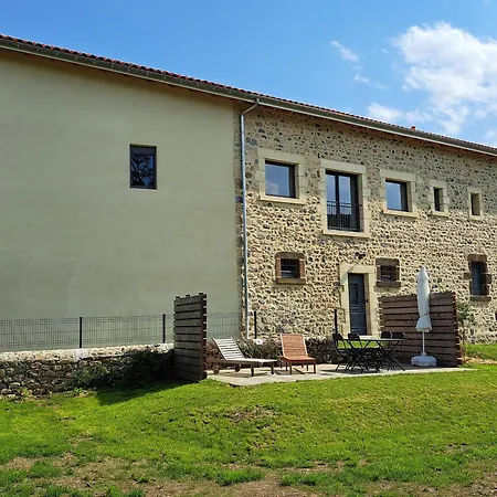 Renove Avec Charme, Cour Privee, Proche Puy-en-velay Et Tresors De La Haute-loire - Fr-1-582-473 Gospodarstwo wiejskie Le Monteil (Haute-Loire)